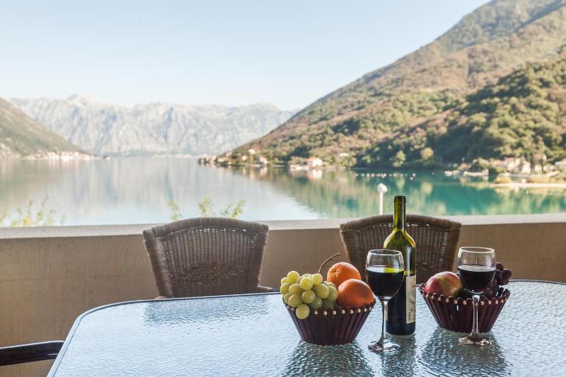 One-Bedroom Apartment image 2