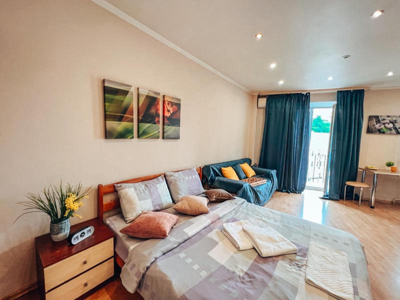 One-Bedroom Apartment - Baseyanaya Street 10 image 1