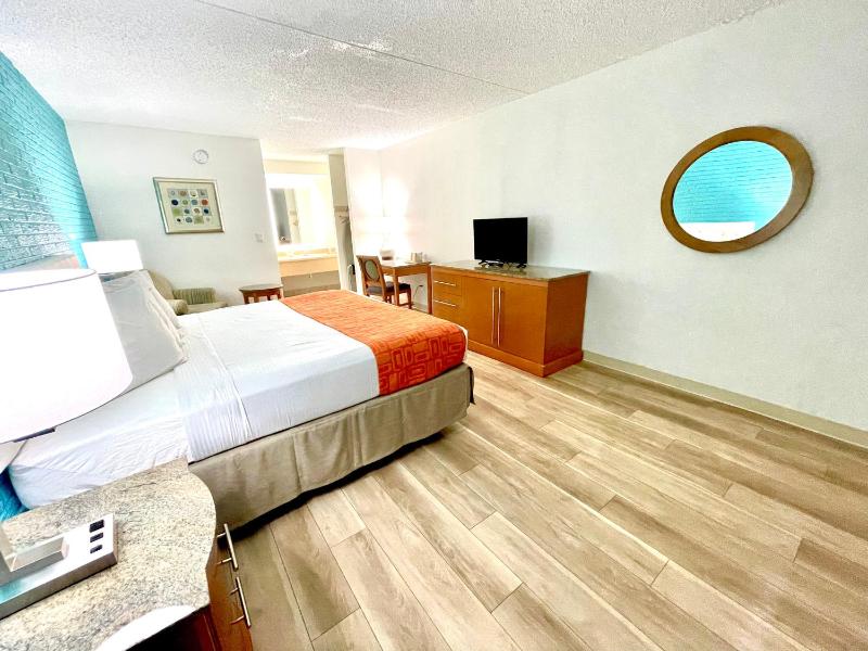 King Room - Non-Smoking image 2