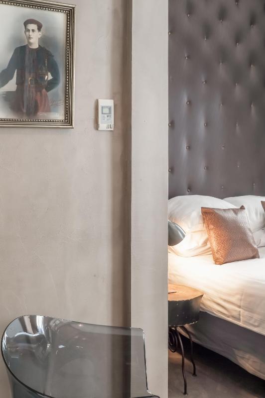 Premium Twin Room image 3