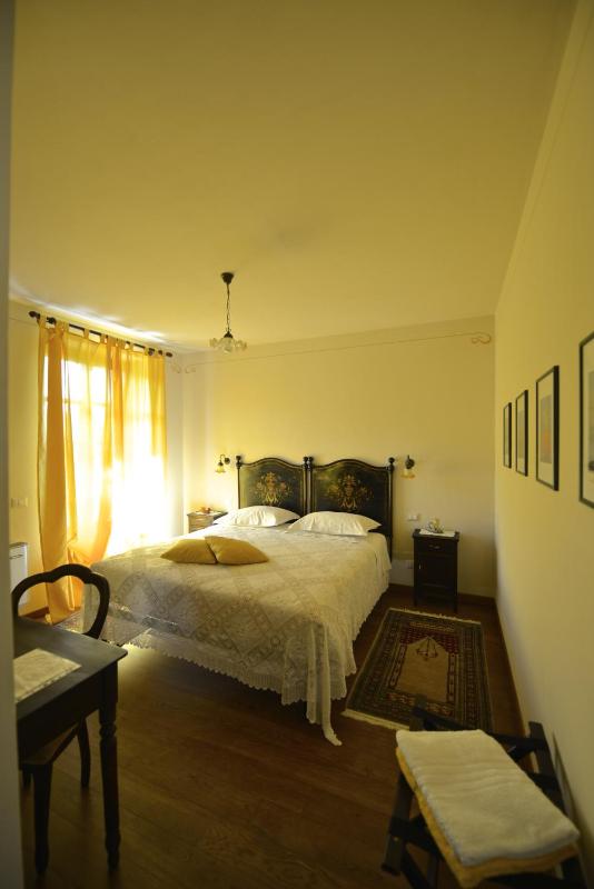 King Double Room with Balcony image 1
