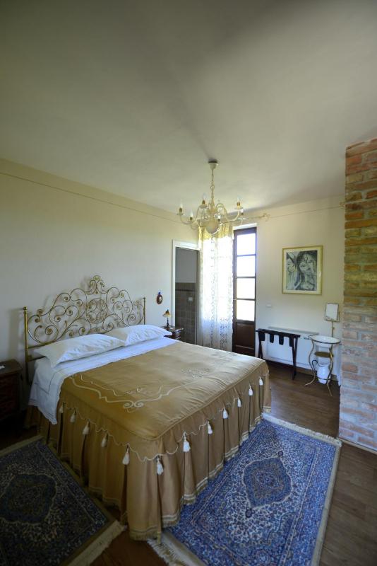Double Room with Balcony image 1