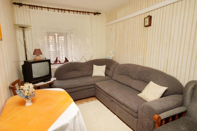 One-Bedroom Apartment image 1
