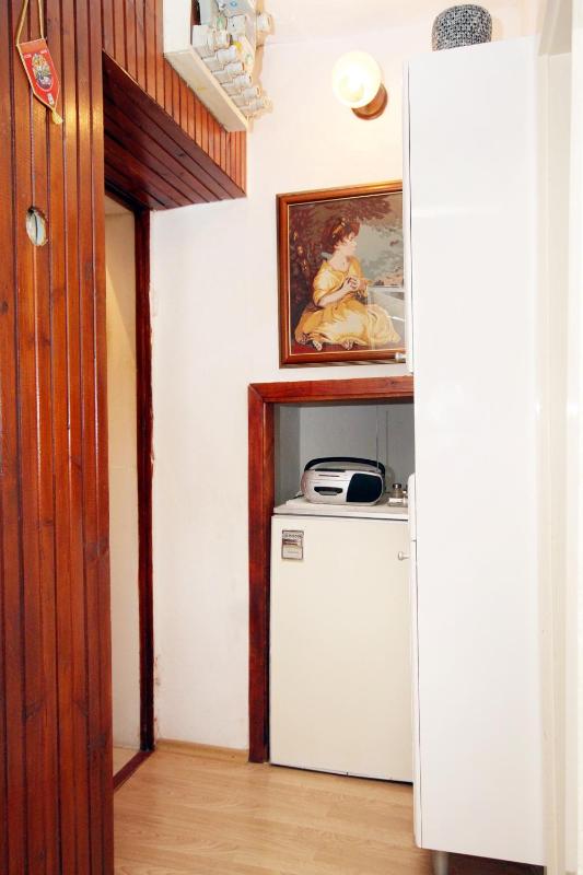 One-Bedroom Apartment image 2