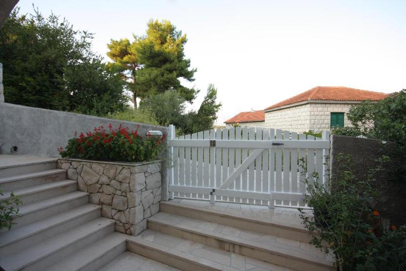 Two-Bedroom Apartment with Terrace and Sea View image 3