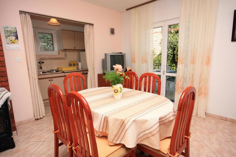 Apartments with a parking space Mirca Brac - 728 - image 9