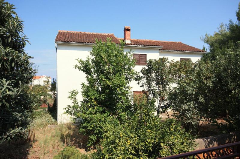 Apartments with a parking space Mirca Brac - 728 - image 16