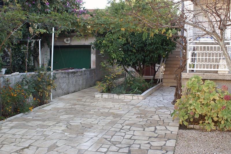 Apartments with a parking space Mirca Brac - 730 - image 10