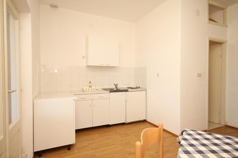 One-Bedroom Apartment image 4