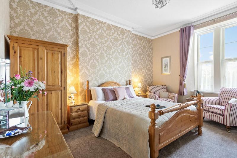 Deluxe King Room image 1