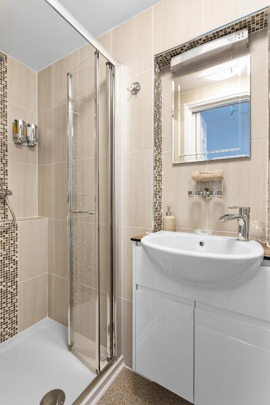Double Room image 2