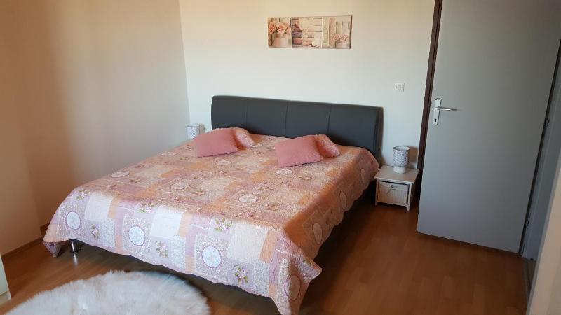 One-Bedroom Apartment with Terrace and Sea View image 1
