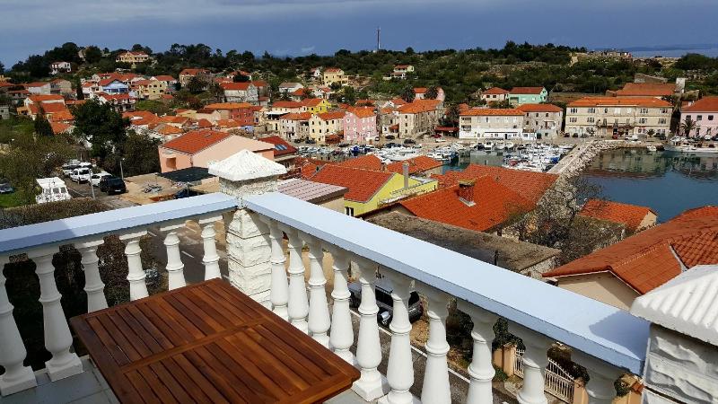 One-Bedroom Apartment with Terrace and Sea View image 4