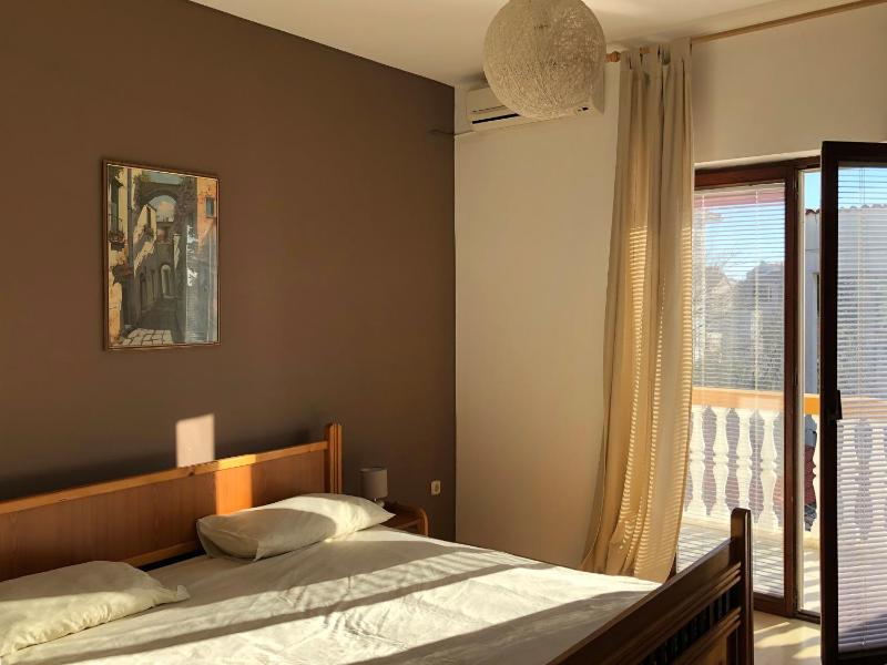 Two-Bedroom Apartment with Balcony and Sea View image 1