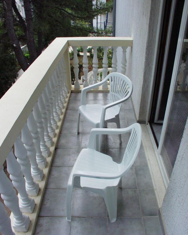 Two-Bedroom Apartment with Balcony and Sea View image 3