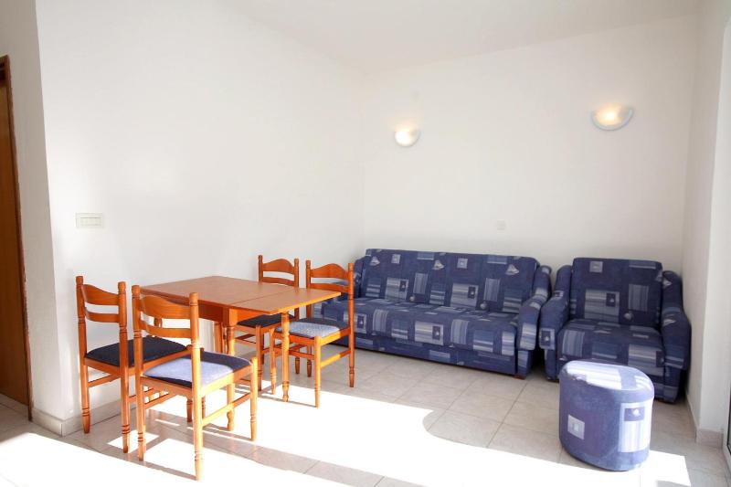 One-Bedroom Apartment with Balcony and Sea View image 1