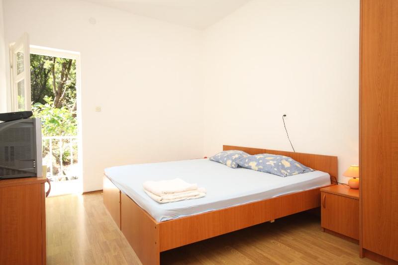 One-Bedroom Apartment image 3