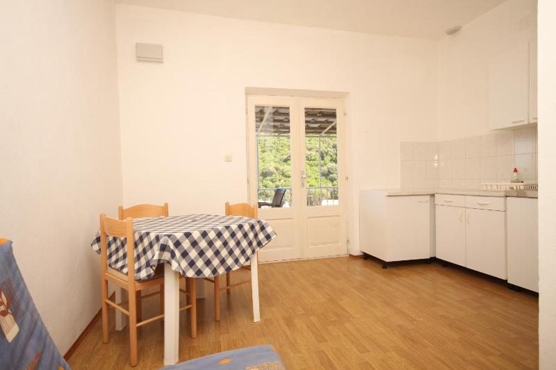 One-Bedroom Apartment image 2