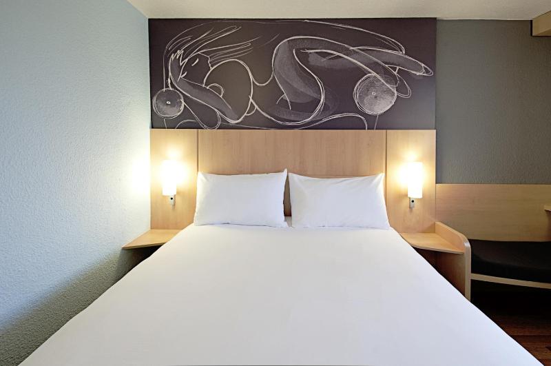 Standard Double Room image 4
