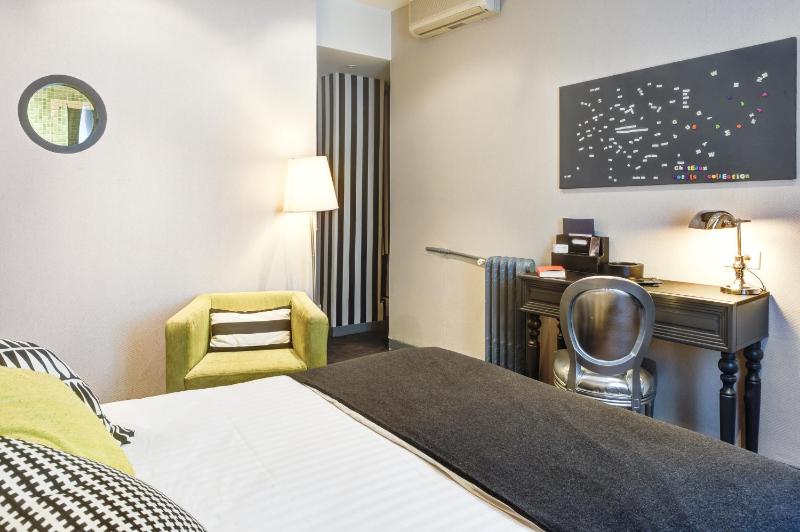 Premium Double Room image 3