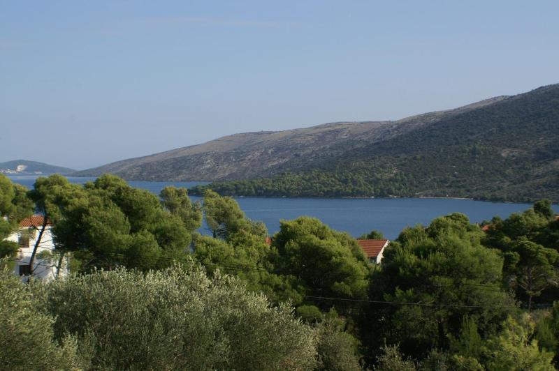 One-Bedroom Apartment with Terrace and Sea View image 3