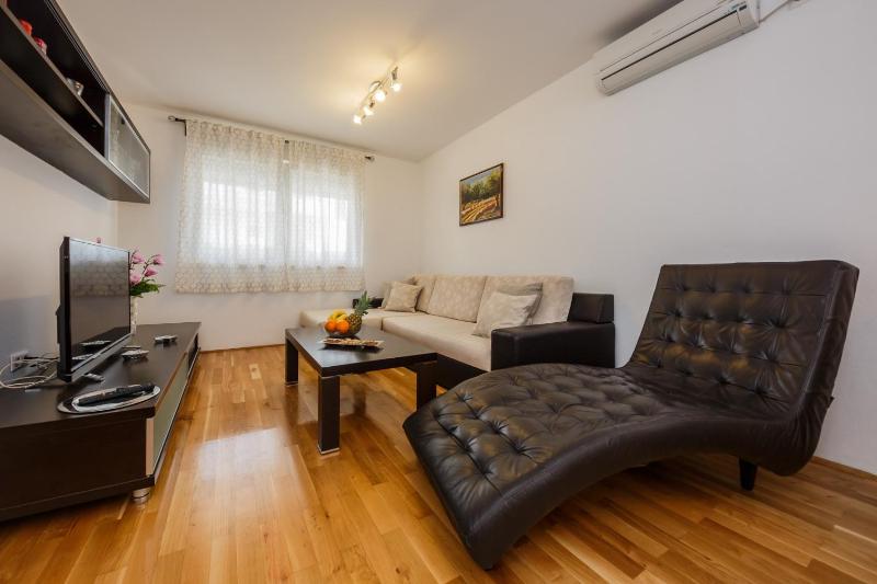 Apartments with parking space Kastel Stari Kastela - 18812 - image 12