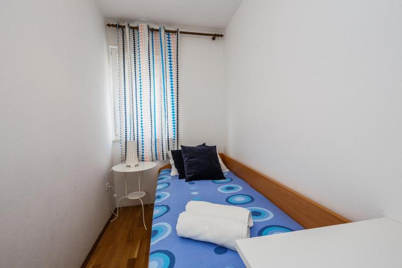 Apartments with parking space Kastel Stari Kastela - 18812 - image 11