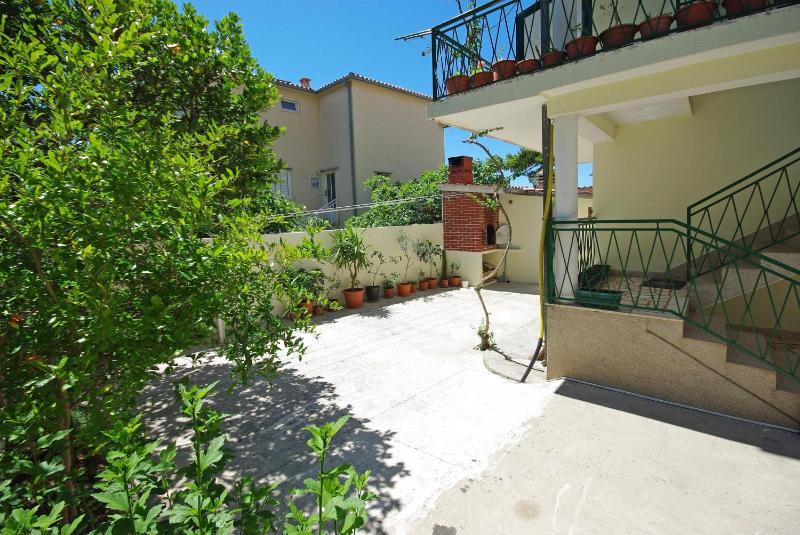 Apartments with hot tub Makarska - 18898 - image 10