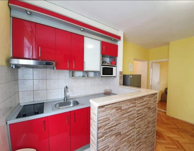 Apartments with hot tub Makarska - 18898 - image 7