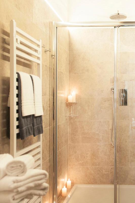 Studio - Third Floor image 4