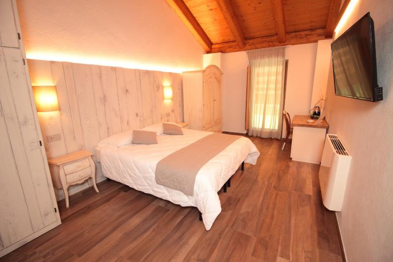 Budget Twin Room image 3