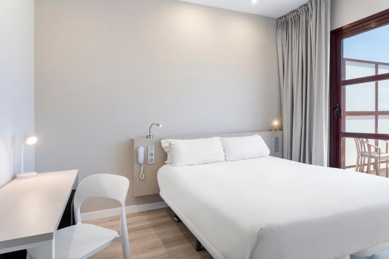 Double Room with Terrace image 3