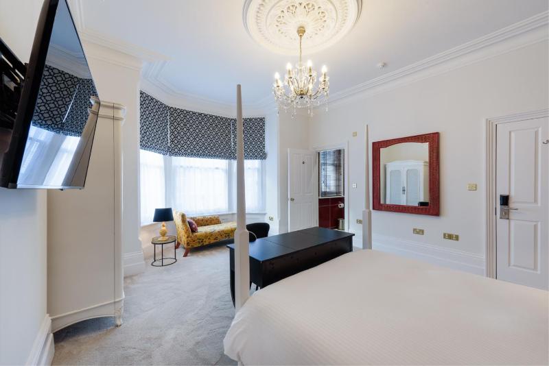 The Clarence Boutique Rooms - image 5