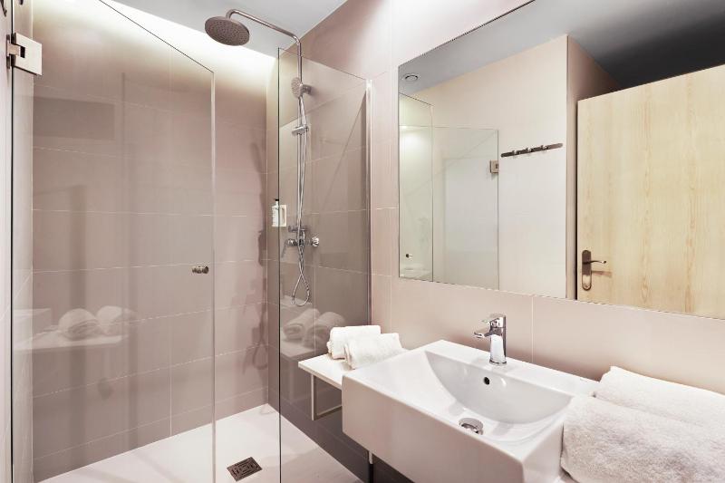 Twin Room image 1