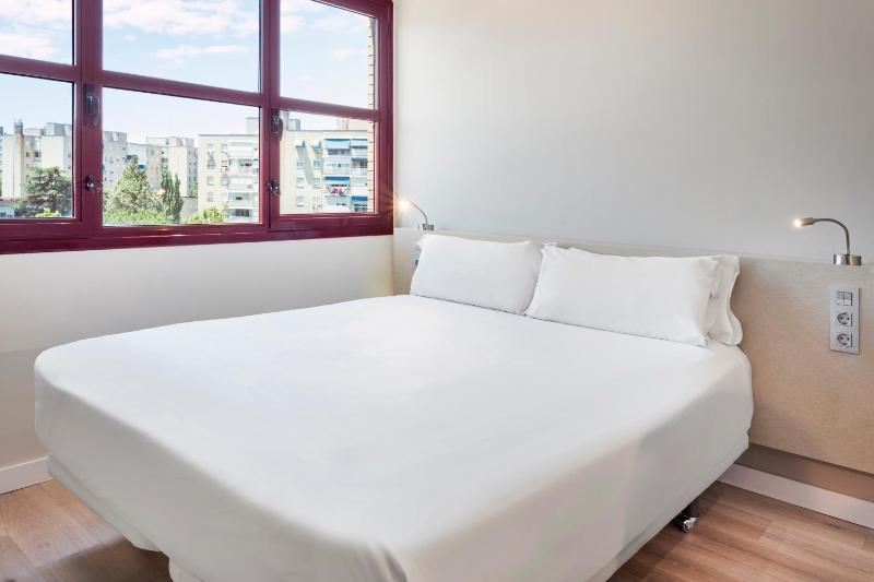 Double Room image 4