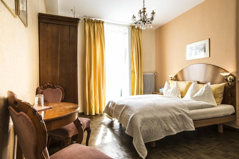 Double Room image 3