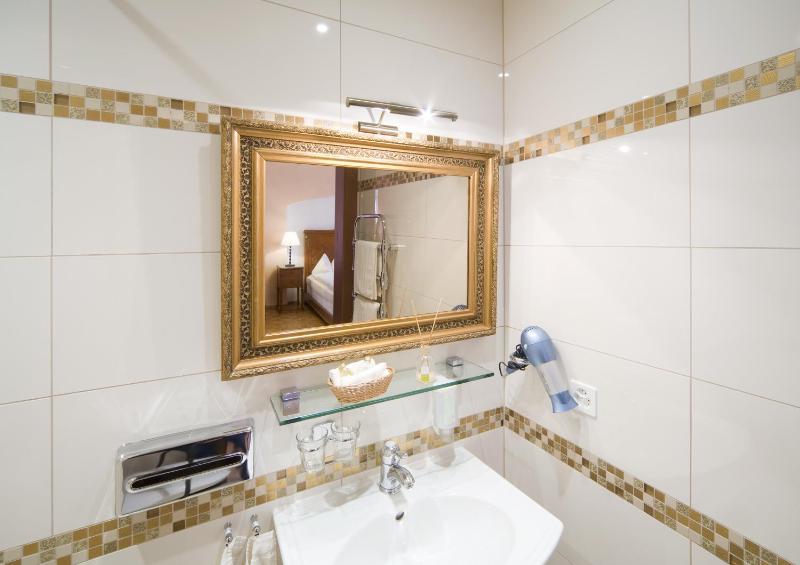 Single Room image 4