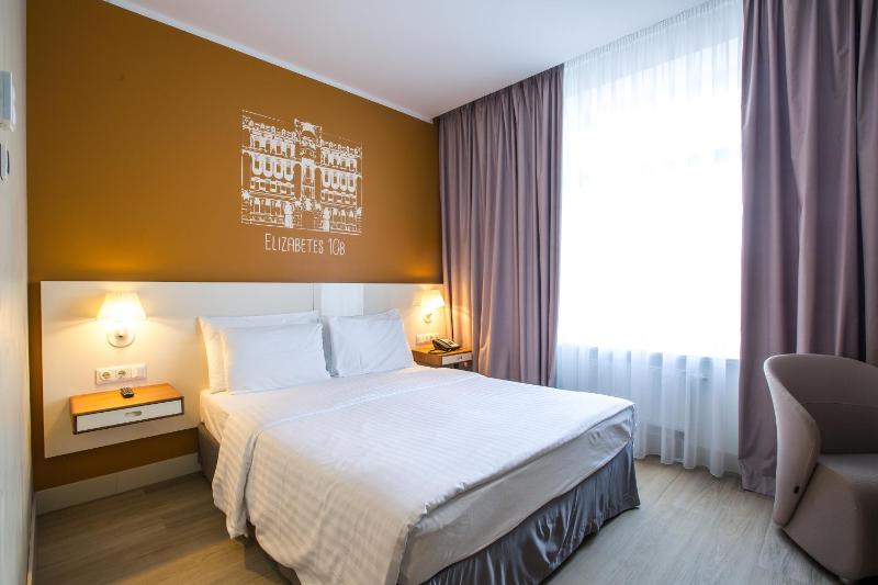 Classic Double Room image 4