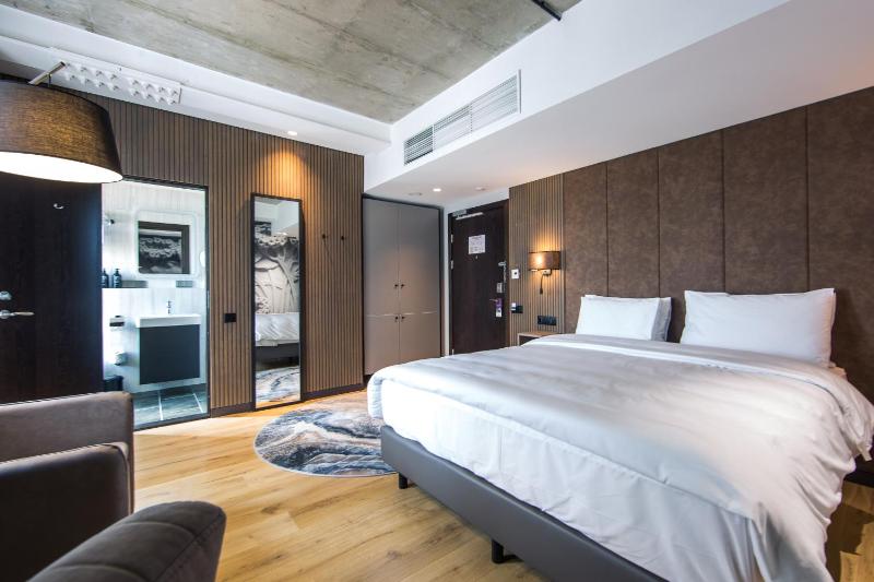 Privilege Double Room image 3