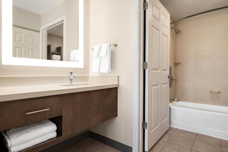 Standard Room image 4