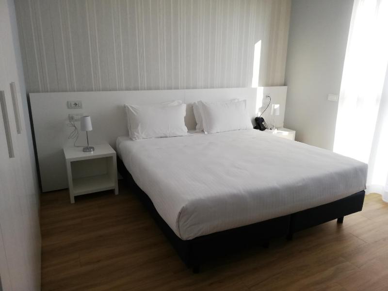 Single Room image 3