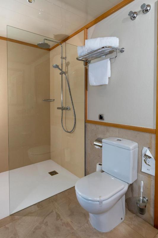 Double or Twin Room image 3