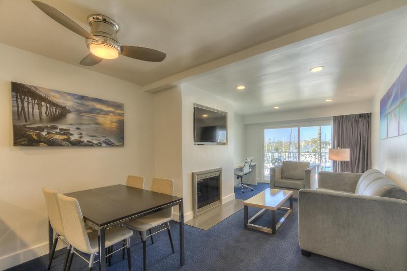 Premier One-Bedroom Suite image 2