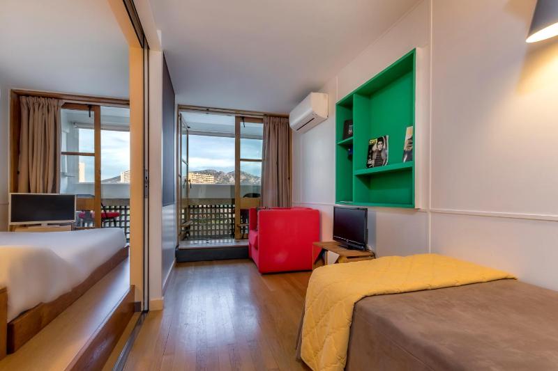 Triple Room with Garden View image 3