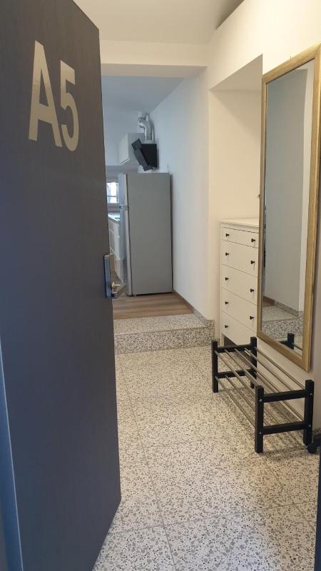 Deluxe One-Bedroom Apartment image 2