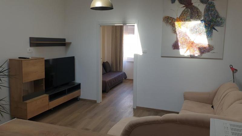 Deluxe One-Bedroom Apartment image 4