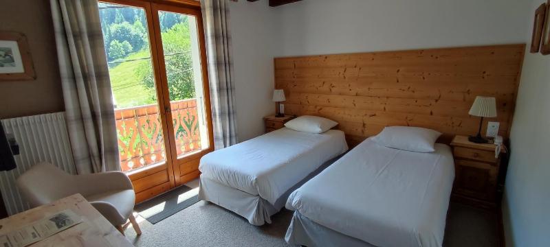Twin Room with Private Bathroom image 1