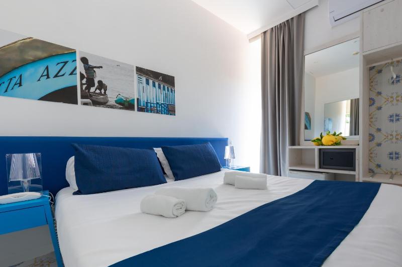 Double or Twin Room with Sea View image 2
