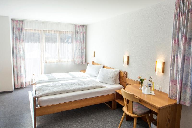 Double Room image 3