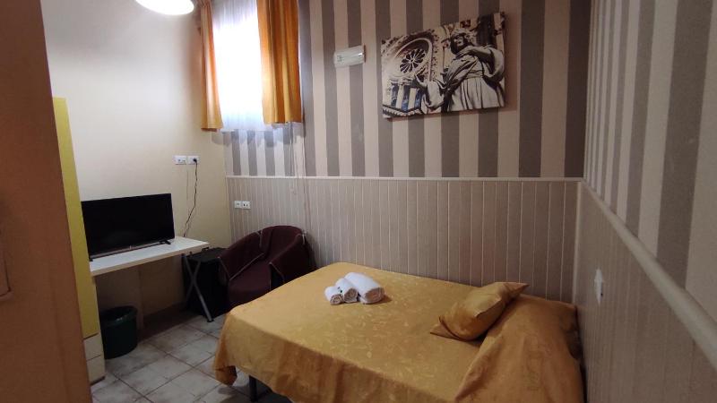 Single Room image 4